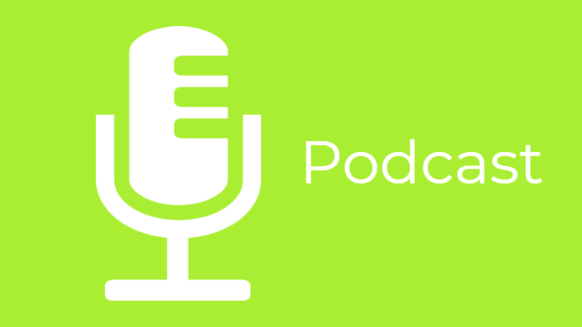 Microphone and the word podcast 